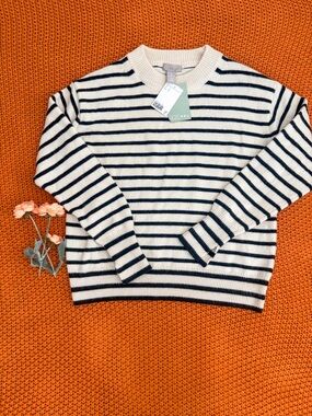 NWT H&M Striped Crewneck Sweater Size L Cream Navy Blue Spring Knit